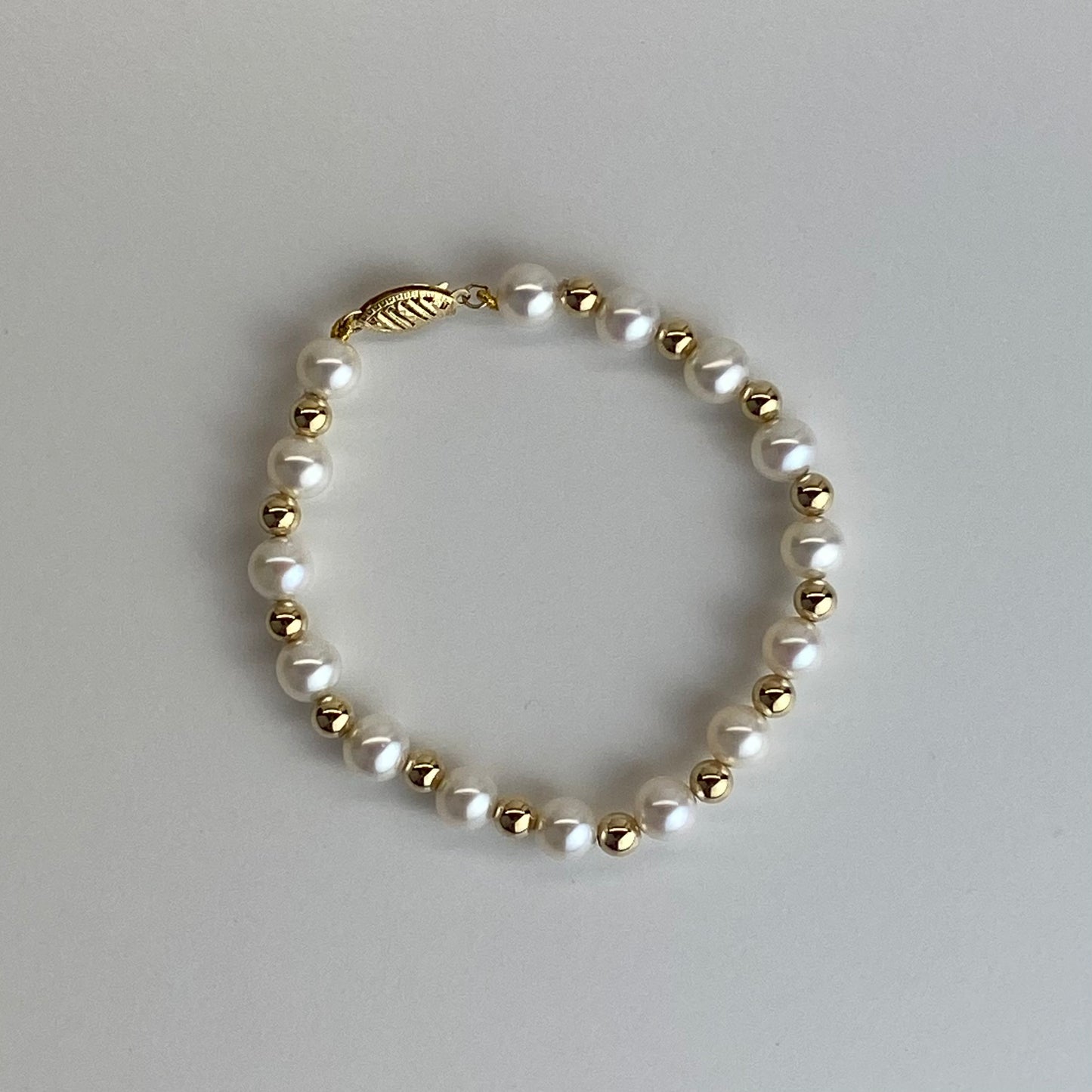 Classic freshwater pearl and 14K gold bead bracelet