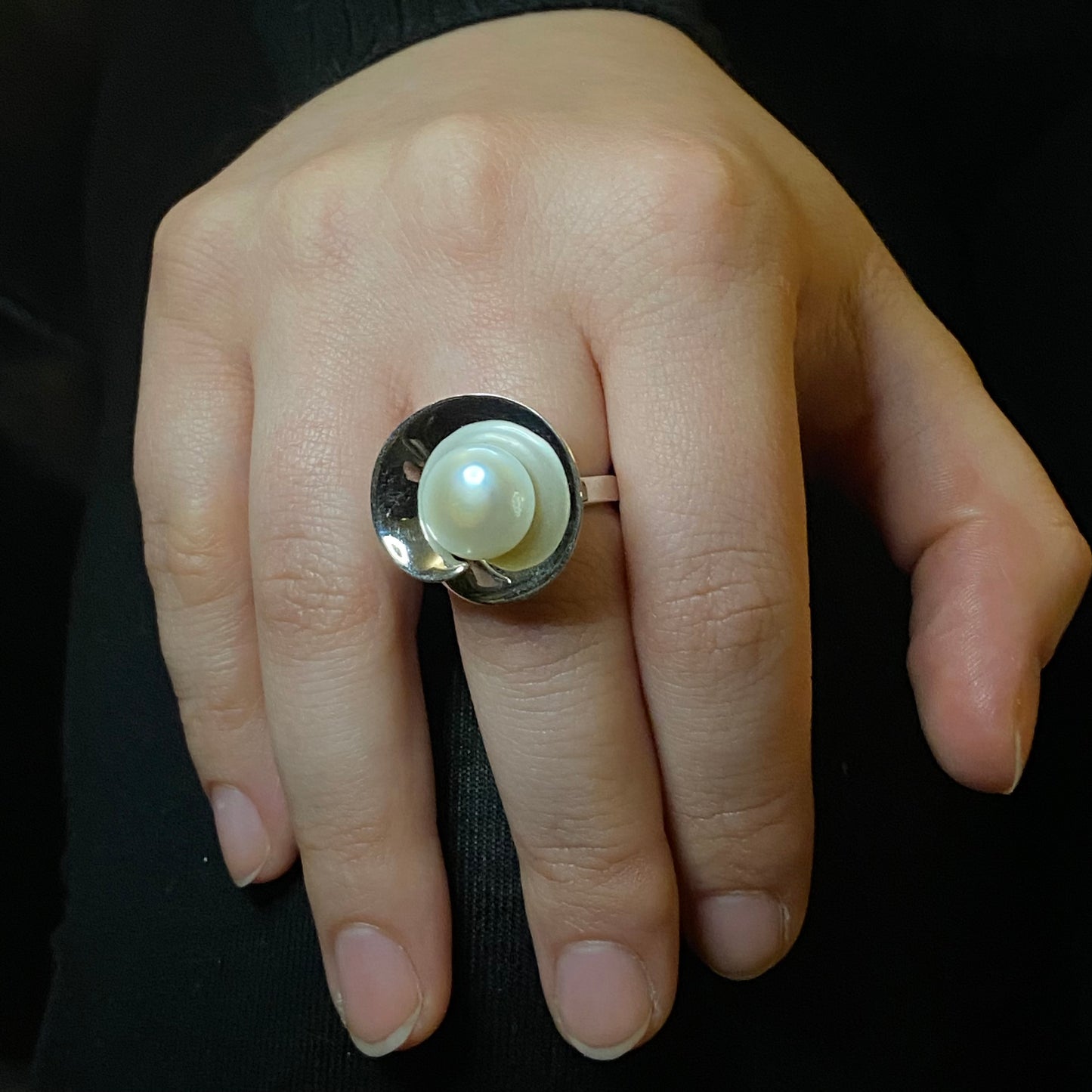 Button Pearl Swirl Silver Ring