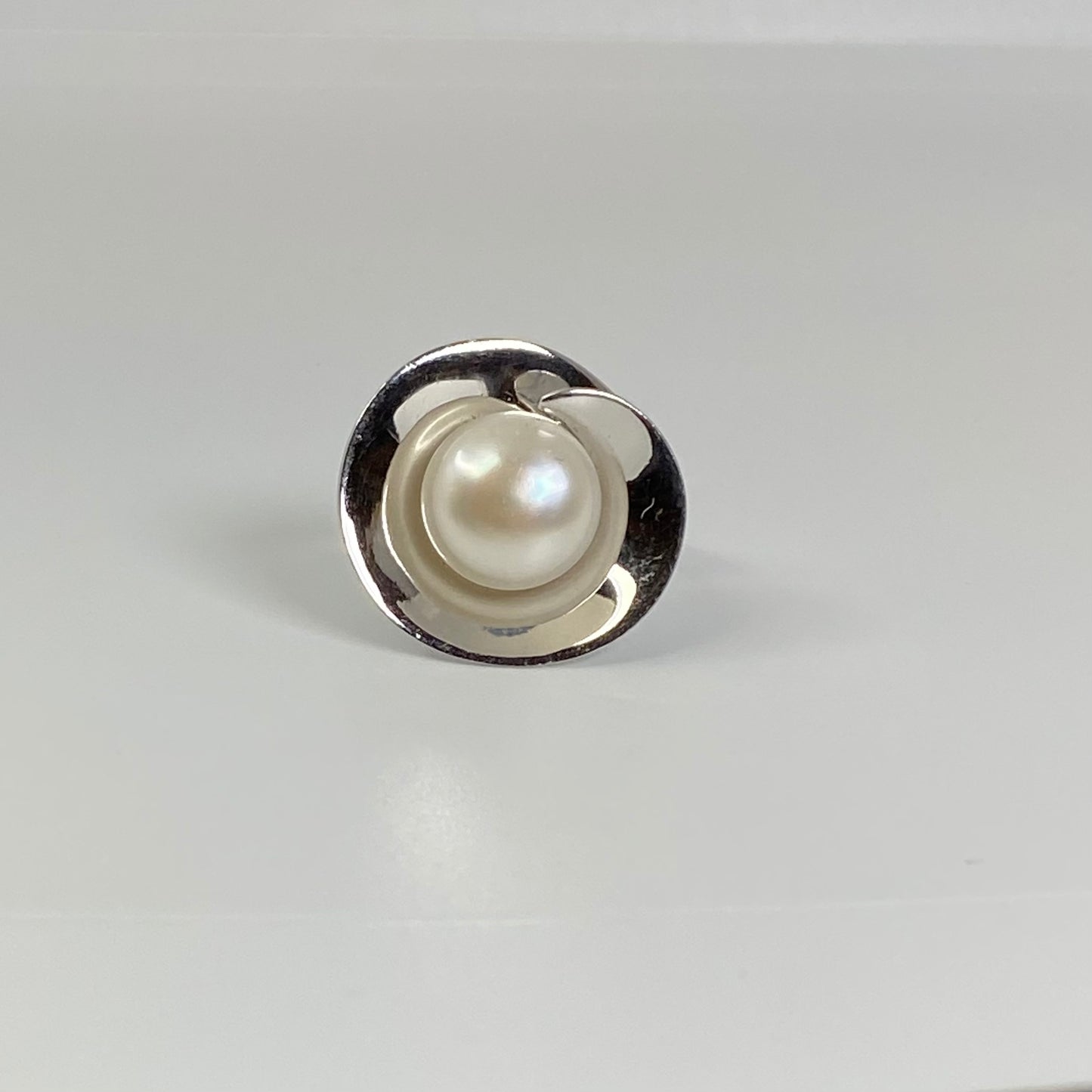 Button Pearl Swirl Silver Ring