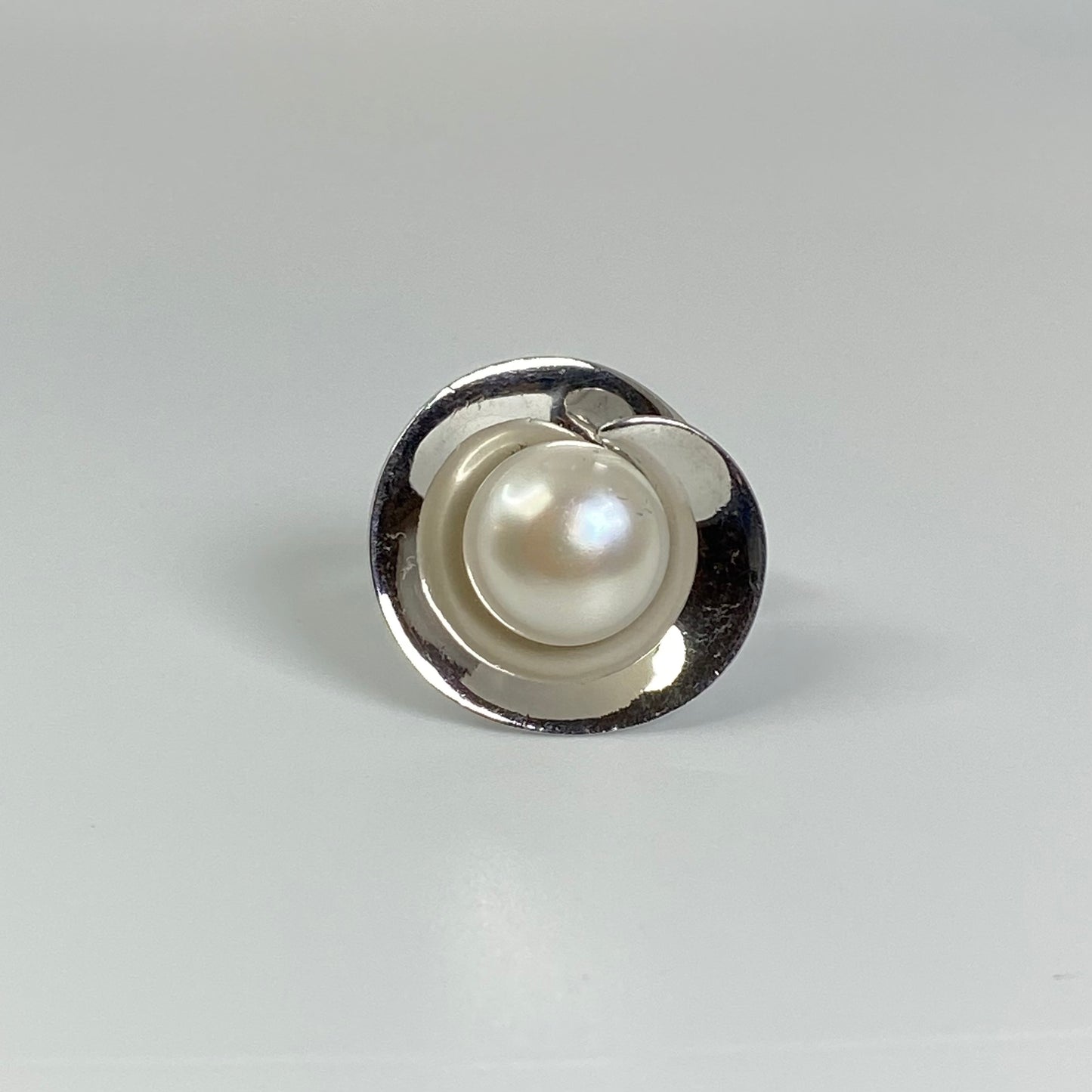 Button Pearl Swirl Silver Ring